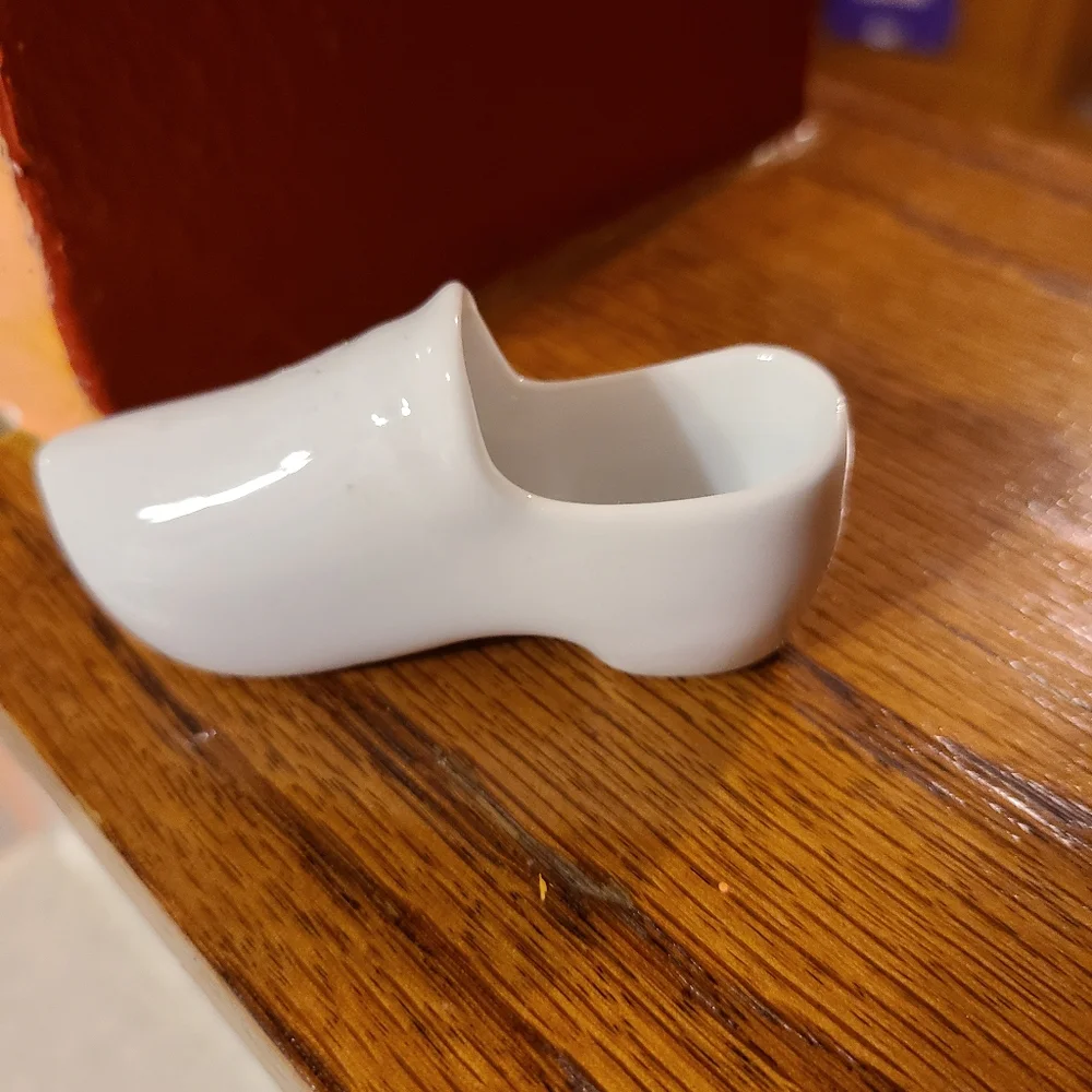 Chesteato China Mini Shoe - Picture 2 of 7